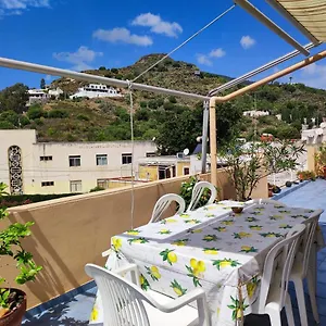 Attico In Centro Con Vista Mare E Monti! Marina (Lipari)